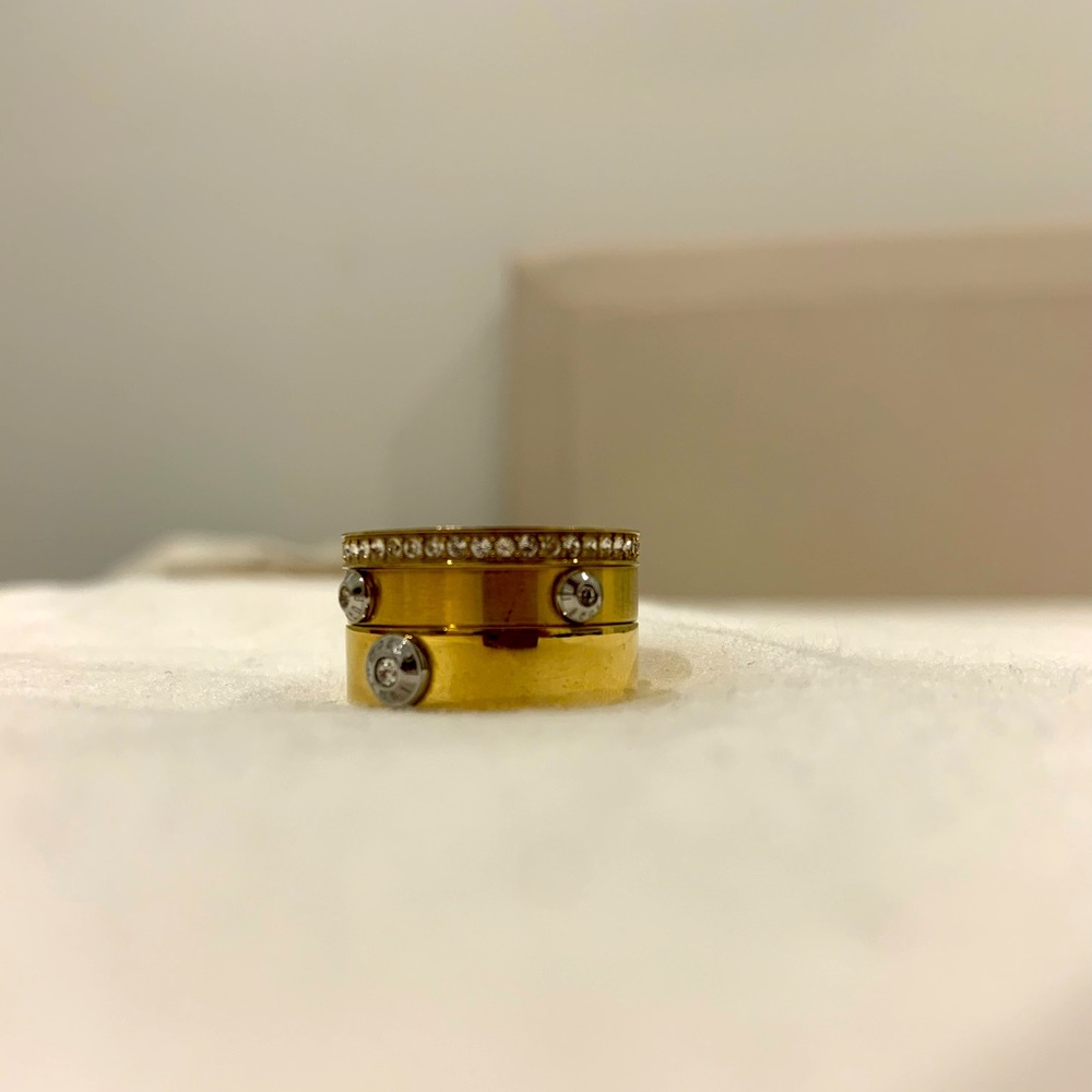 Henri Bendel 3 stack ring set gold, never used
